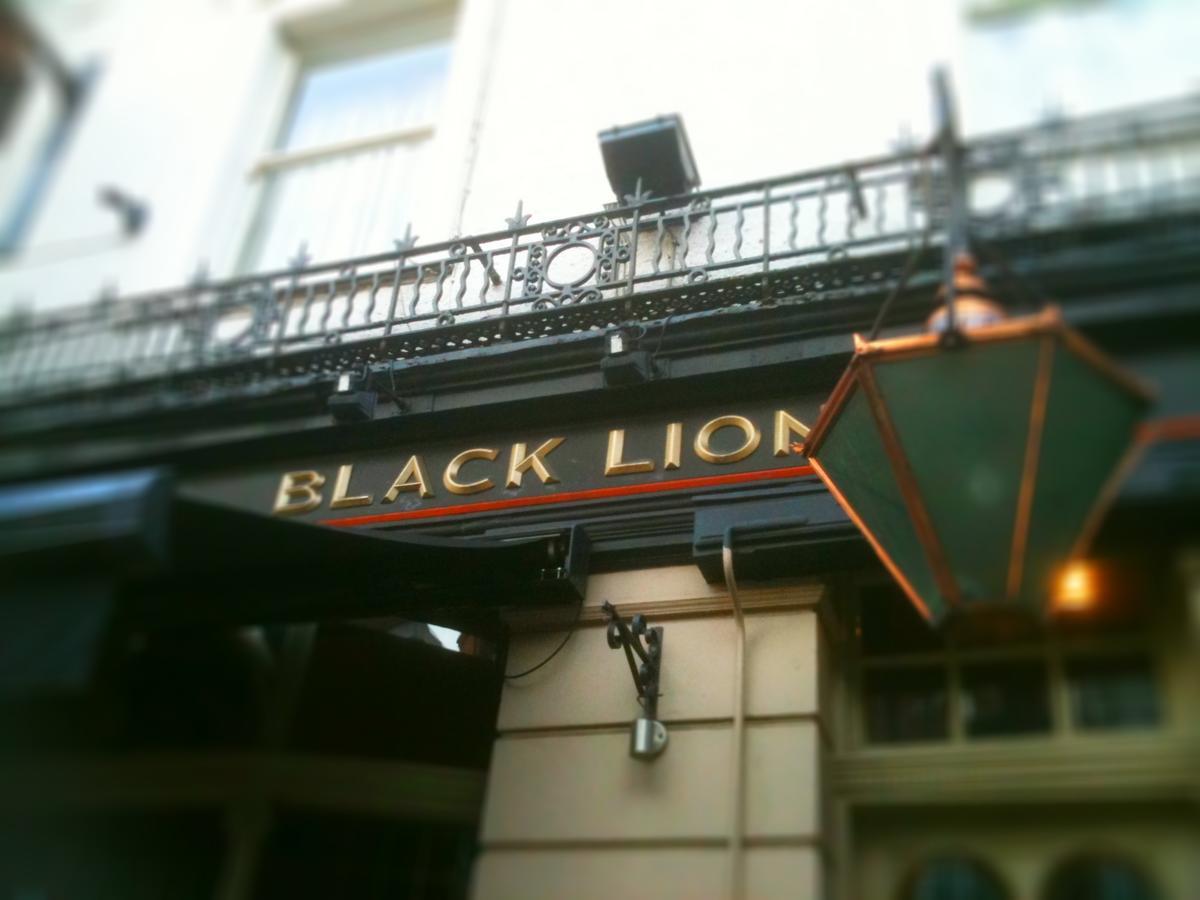 Black Lion Surbiton Exteriör bild